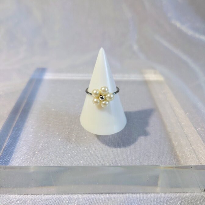【ハンドメイド】凛雪の白花 リング✨️白×シルバー