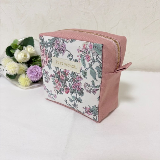 リバティ「セリーヌ」 
大人のための贅沢スクエアポーチ (ブロッサムピンク)