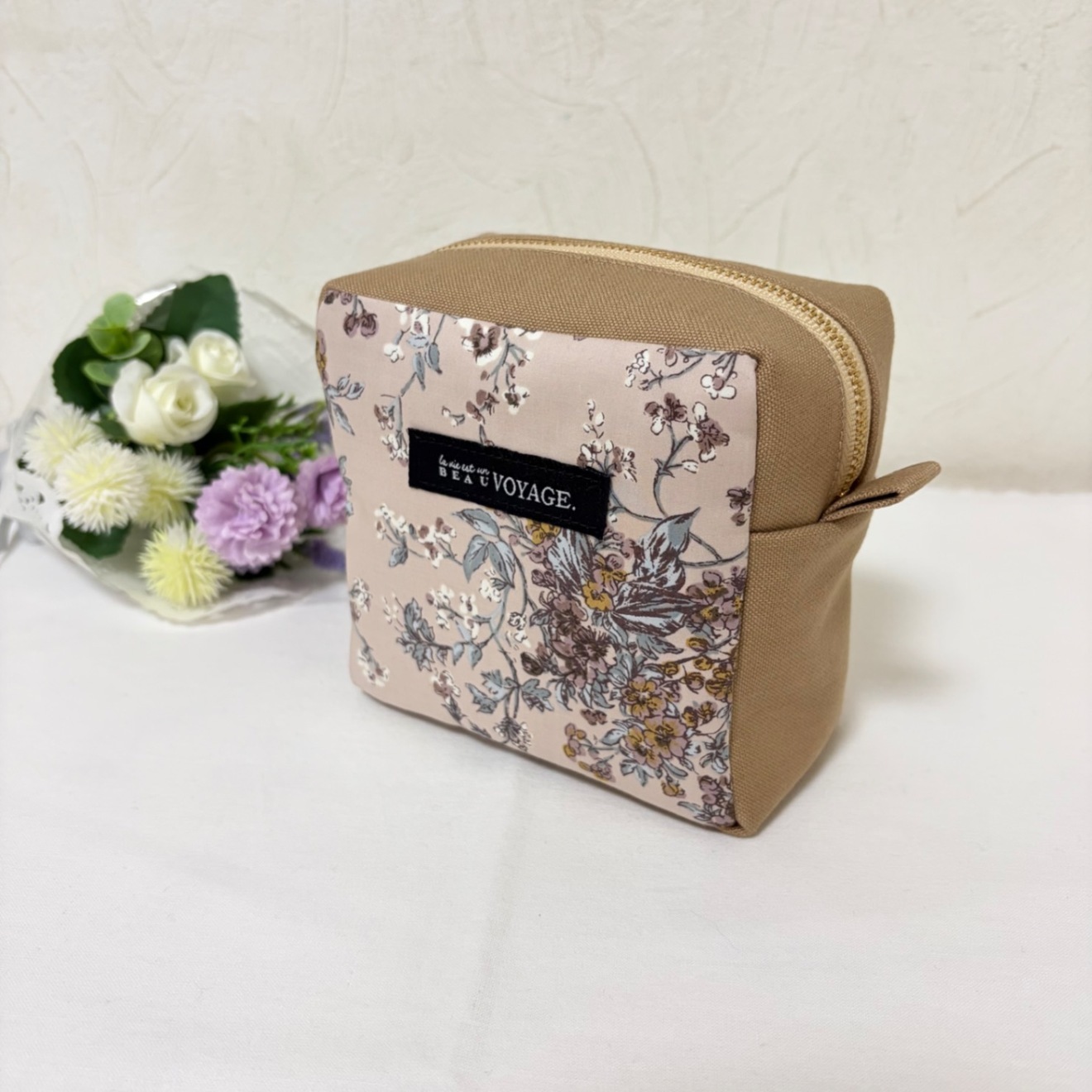 リバティ「セリーヌ」 大人のための贅沢スクエアポーチ (ウォール