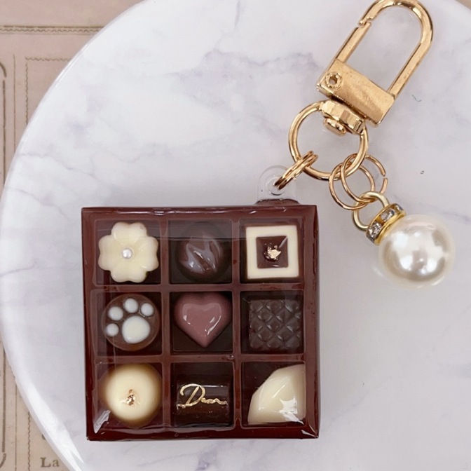 ハンドメイド レジンキーホルダー チョコレートBOX バレンタイン