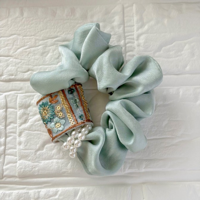 インド刺繍リボン🎀シュシュ　パールミントグリーン