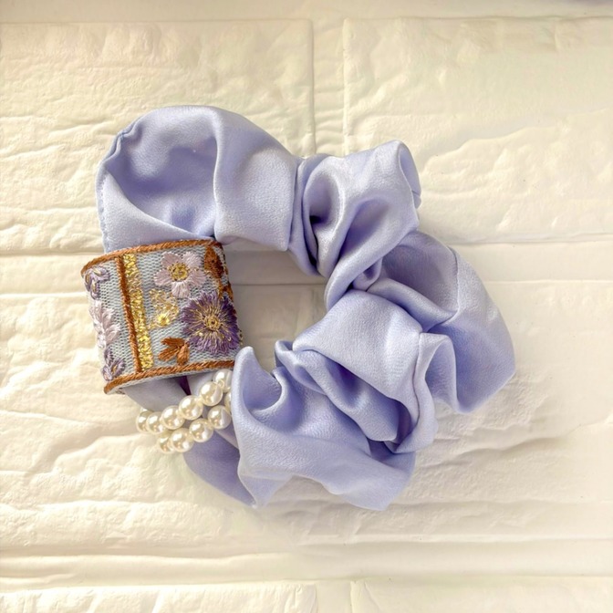 インド刺繍リボン🎀シュシュ　パールライラックブルー