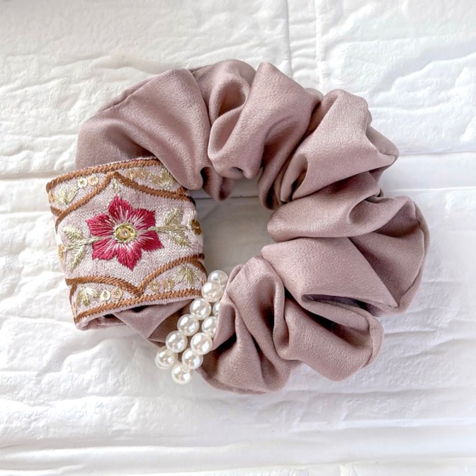 インド刺繍リボン🎀シュシュ　パールくすみピンク