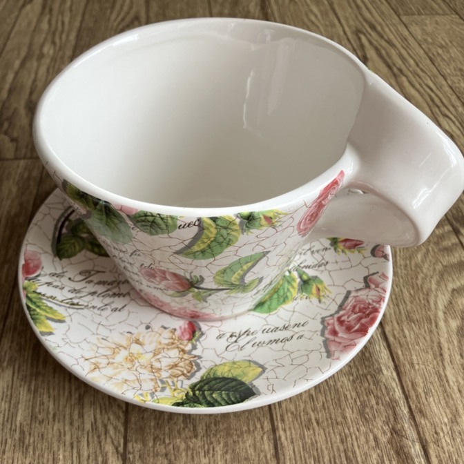 花柄デザインの陶器製植木鉢、ソーサー付き