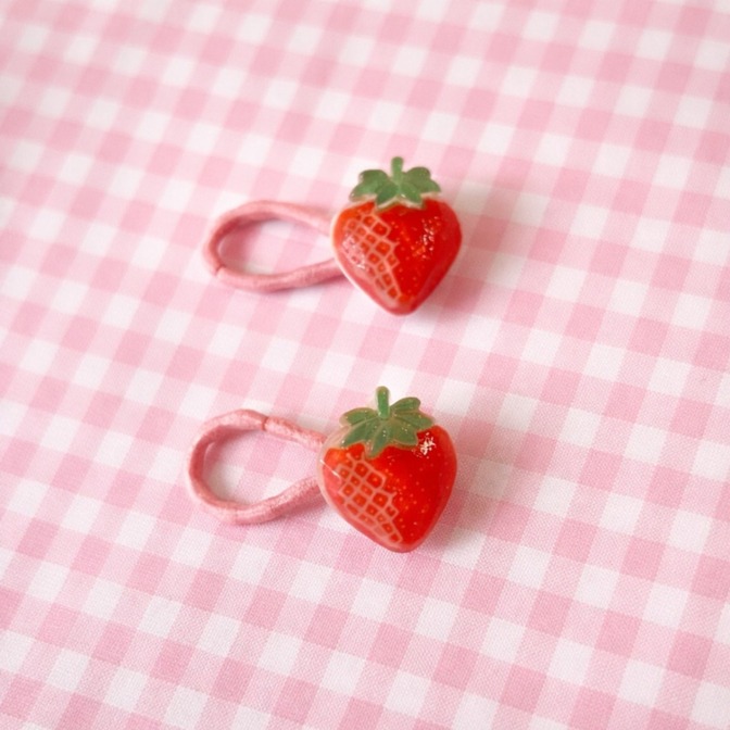 いちごのヘアゴム キッズヘアゴム ハンドメイド 幼稚園 保育園 小学生 ピンク
