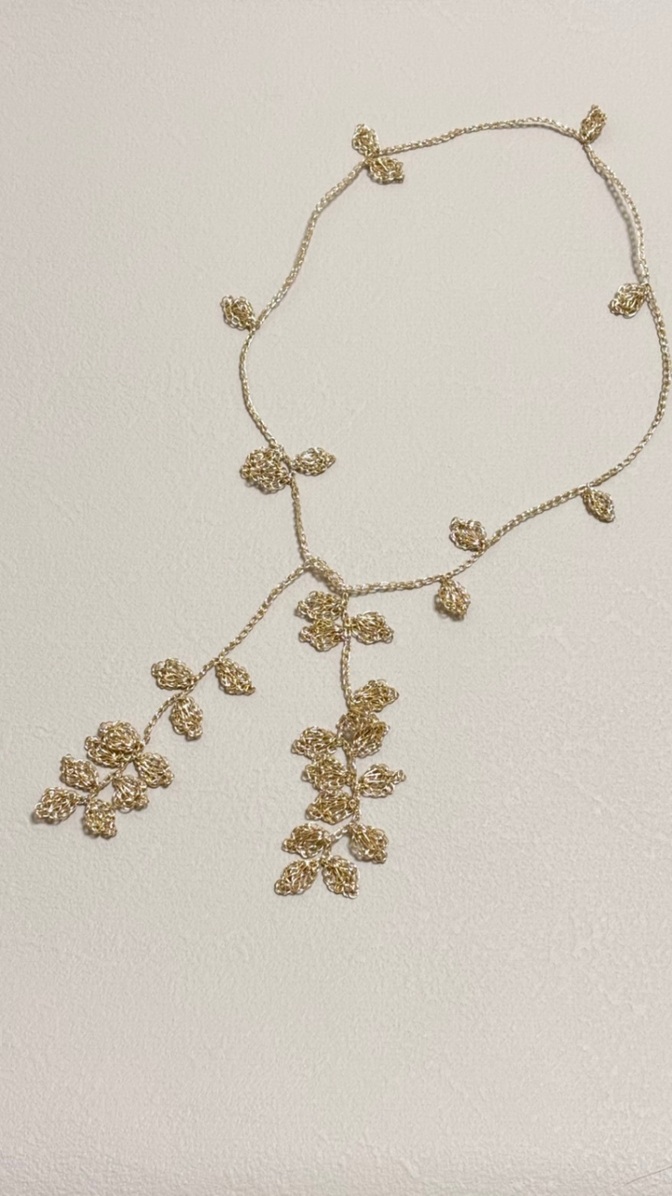 葉っぱのネックレス　ゴールド　ホネブト