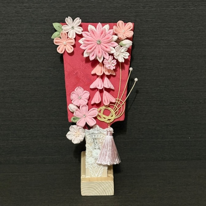 羽子板かざりになる髪飾り💫ピンクつまみ細工