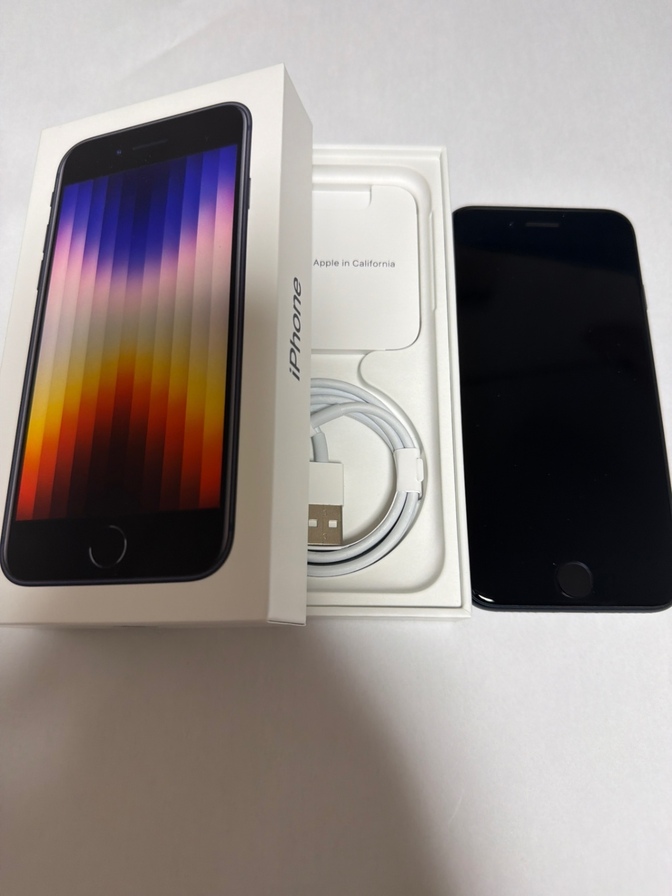 iPhoneSE 3世代目128GB ミッドナイトケース、充電コード付き