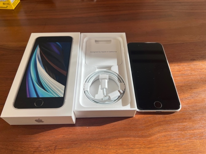 iPhone SE 第2世代 64GB 本体 箱・純正ケーブル付き