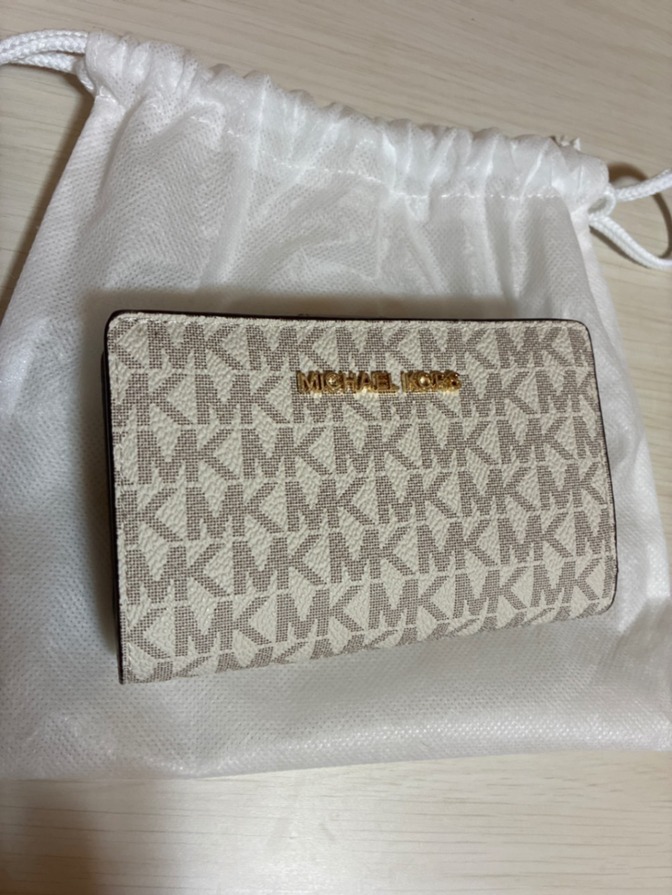 新品・未使用　マイケルコース二つ折り財布