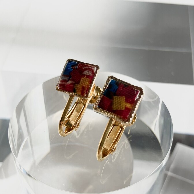 【８ミリの四角】イヤリング（ボルドーワインカラー🍷）