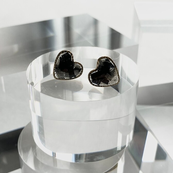 【パンダカラーピアス🐼】アフリカ布を使用　カッコ可愛い　ブラック×ホワイト　揺れない小粒ハート