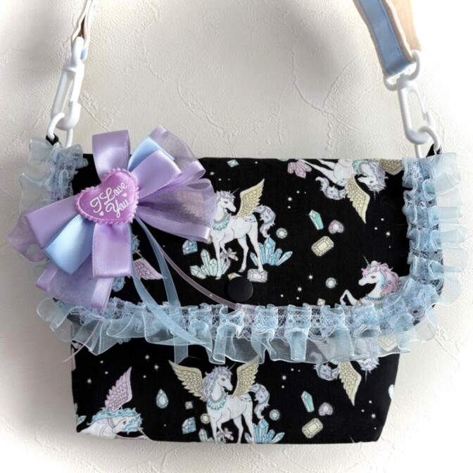 【黒地ユニコーン🦄柄 キッズショルダーバッグ（小）】水色フリル＆リボン


