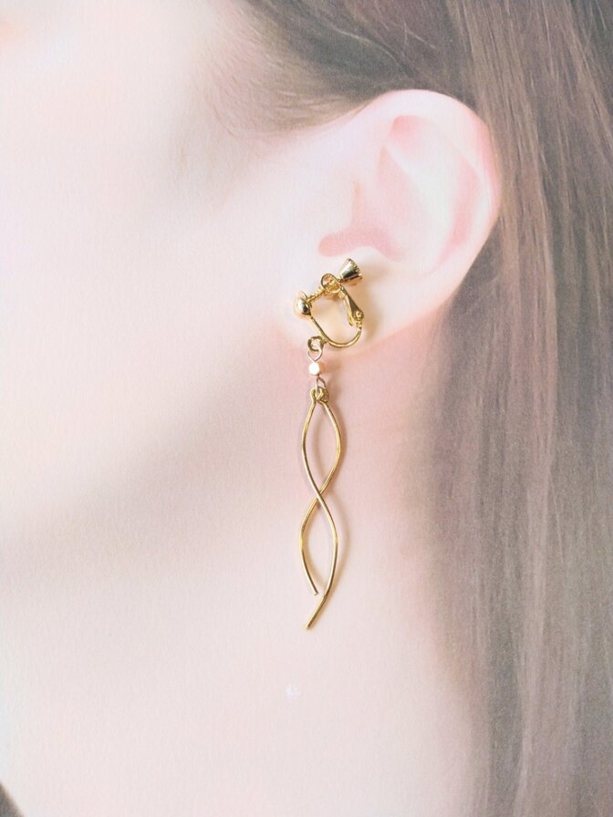 【ノンターニッシュ加工】ゆれる華奢なウェーブラインのピアス/イヤリング