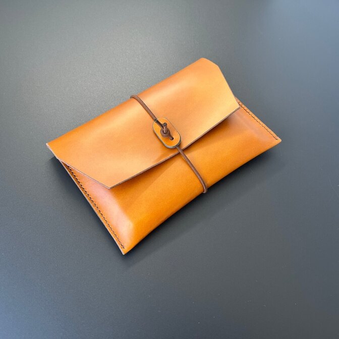 文庫本ケース 本革 レザー キャメル／手縫い 金具不使用 シンプル　バンド付き