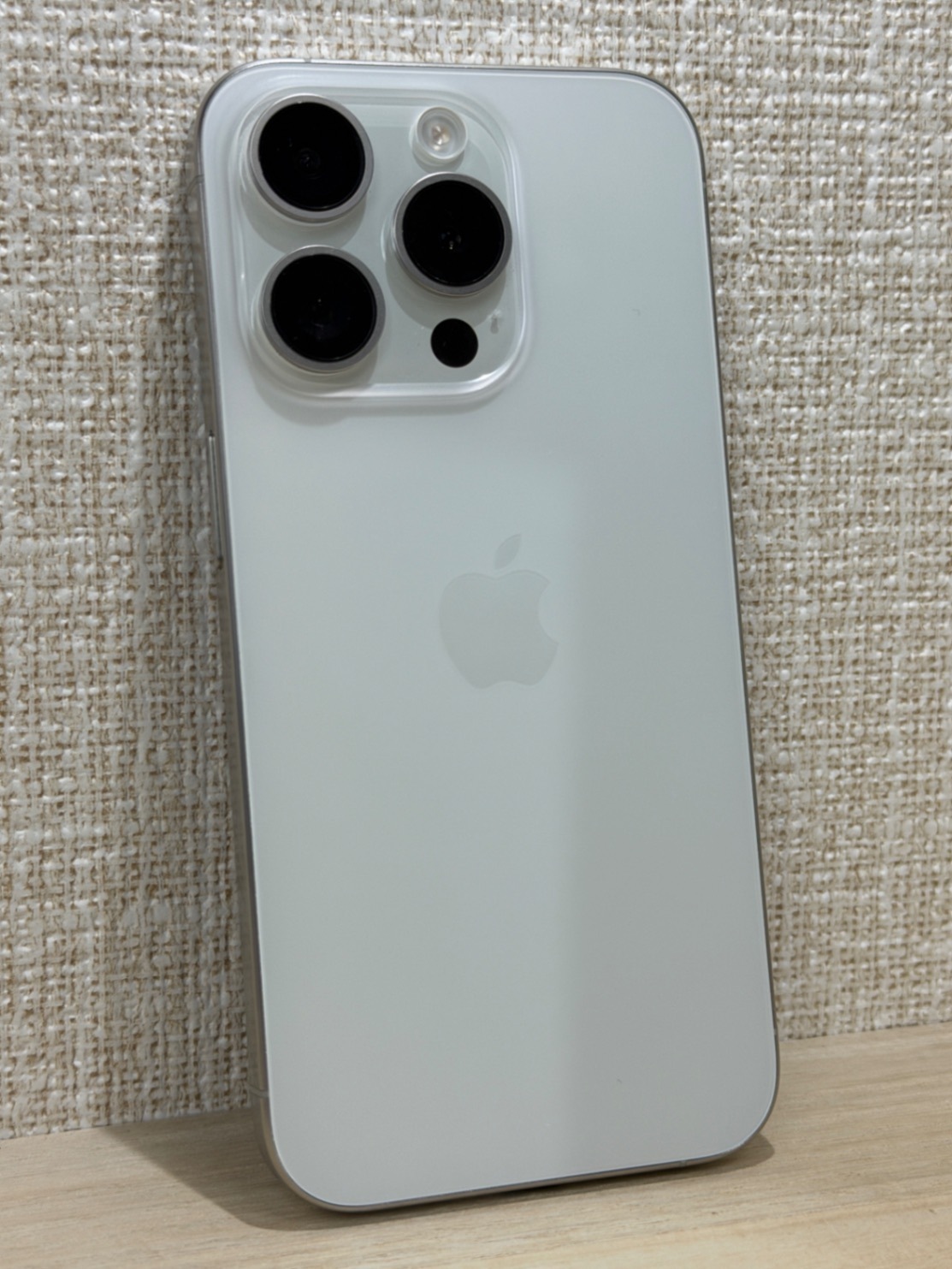 iPhone 15 Pro 128GB ホワイトチタニウムSIMフリー 中古品 BT容量92