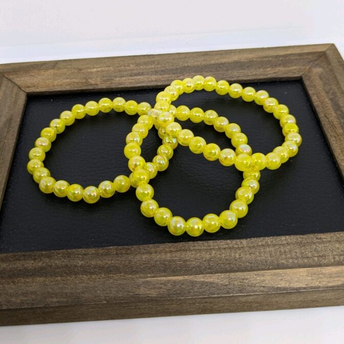 黄色のキラキラのブレスレット3個(子供サイズ)
