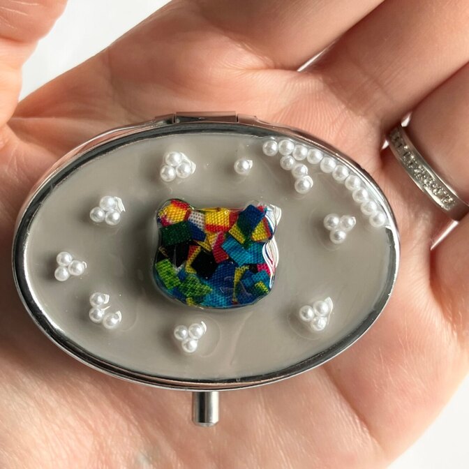 【ハンドメイド】輝く星の虹色くまさんピルケース⭐︎🌈🐻