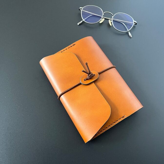 手縫い仕立て　姫路レザー　文庫サイズ　ブックカバー　キャメル