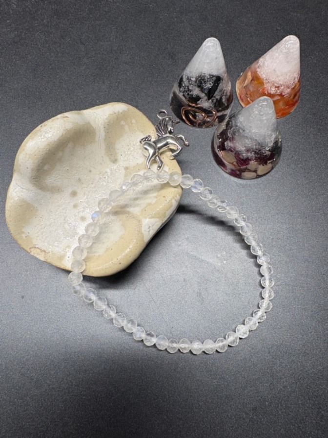 天然石 パワーストーン　ブレスレット　ペリステライト　64面カット4㎜ 3004