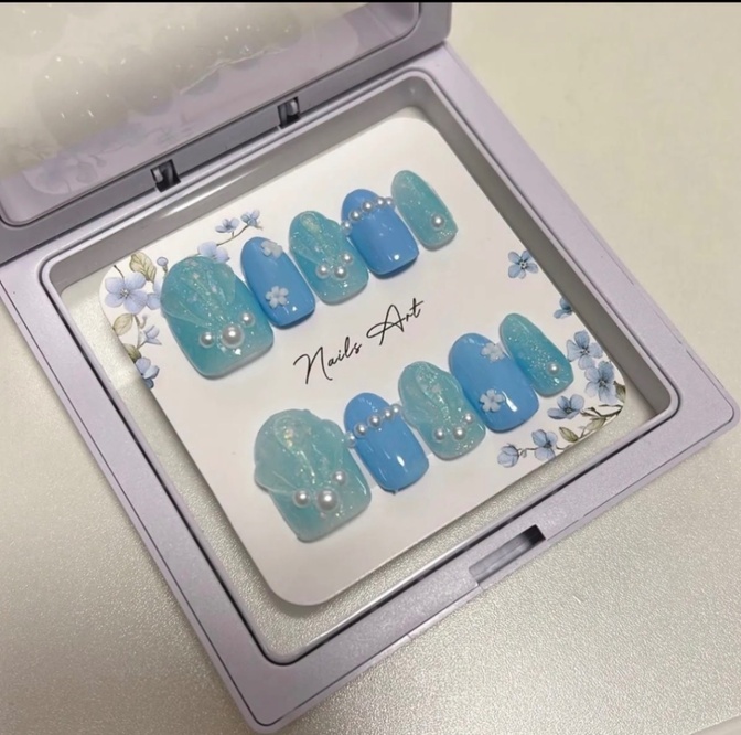 ネイルチップ　ブルー　キラキラ