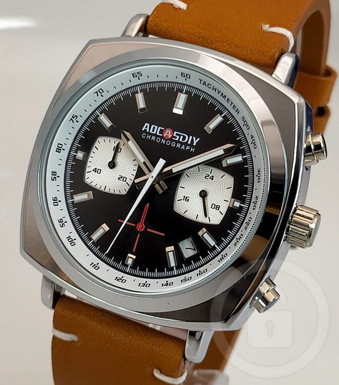 【エッジと曲線を巧みに組合せた変形パンダ/新品】クロノグラフ ブラック文字盤/カーフスキンブラウン革