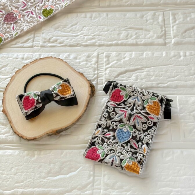 インド刺繍リボン🎀ヘアゴム＆巾着　ブラック