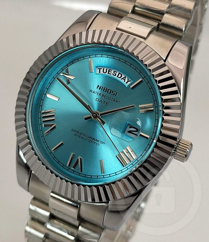 美しきスカイブルー文字盤【ハイステイタス系モデル/新品】デイデイト機能搭載 曜日/日付ダブル表示