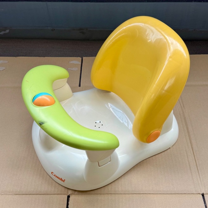 ★Combi★ベビーバスチェア★お風呂用赤ちゃん椅子★