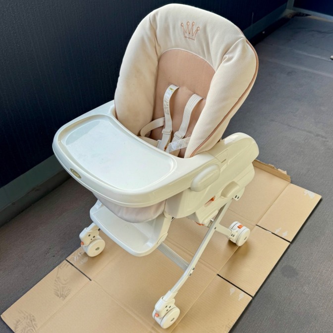 ★Combi★テーブル付き★カバーは洗濯可能★ハイローチェア