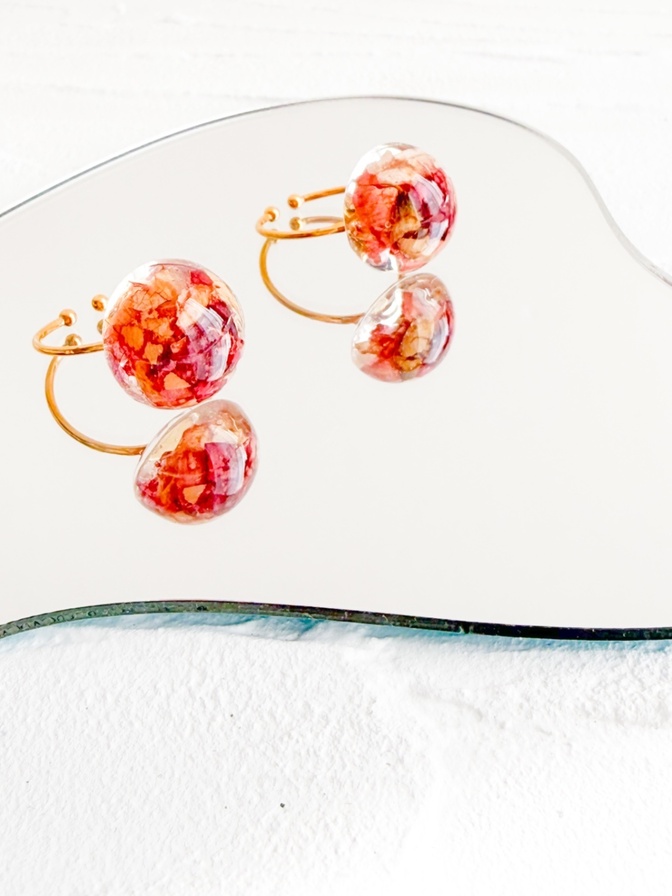 【ハンドメイド】アンティーク花びらのリング　ドライフラワーを閉じ込めた大人の透明感アクセサリー ―