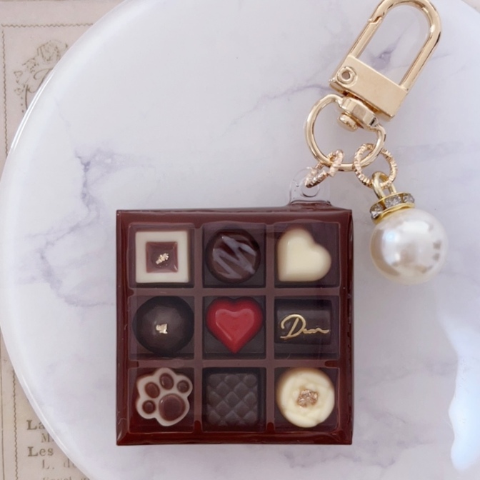ハンドメイド レジンキーホルダー チョコレートBOX バレンタイン