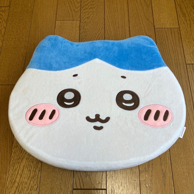 <中古品>ちいかわ ハチワレ　低反発クッション