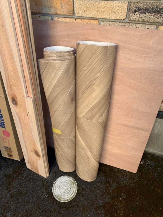 クッションフロアの端材
現地にて受け取り可能だと嬉しいです😆
または送料別でお願いします！