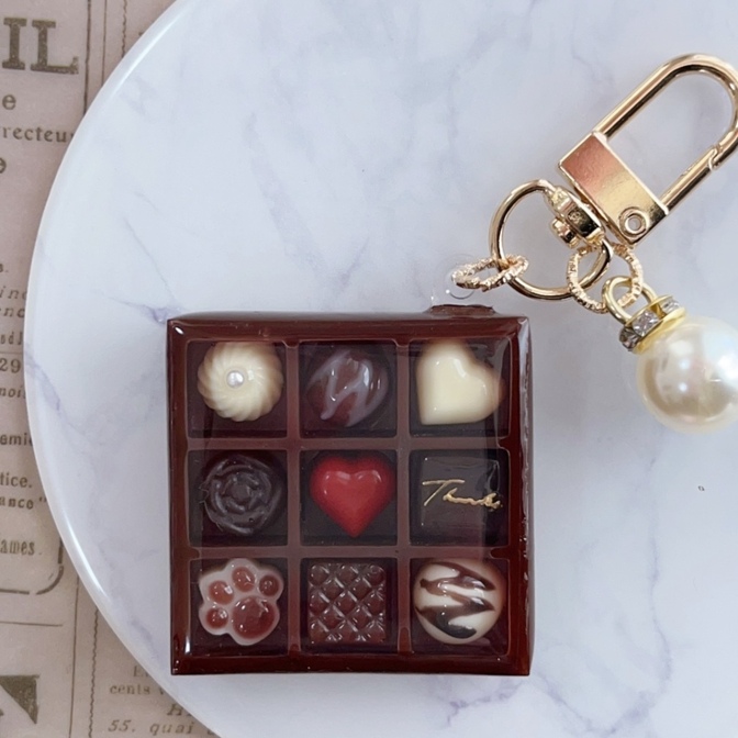 ハンドメイド レジンキーホルダー チョコレートBOX バレンタイン