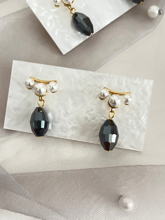 3粒パールとヴィンテージスワロフスキーのピアス