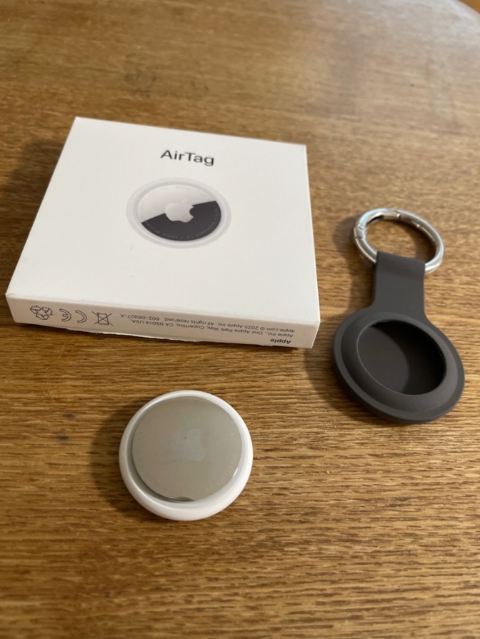 Apple AirTag エアタグ 【リセット・動作確認済み】キーホルダー付き
