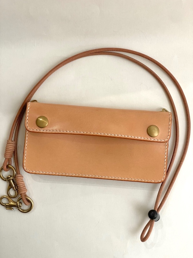 ショルダーロングトラッカーウォレット｜三層タイプ｜本革（牛革）ヌメ革 ×真鍮金具