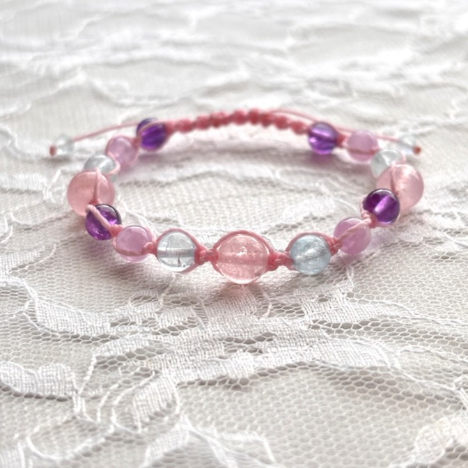 【ハンドメイド】パステルカラー 天然石 マクラメ編み ブレスレット