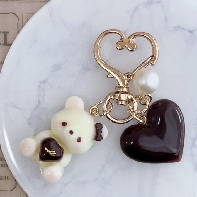 ハンドメイド レジンキーホルダー チョコくま