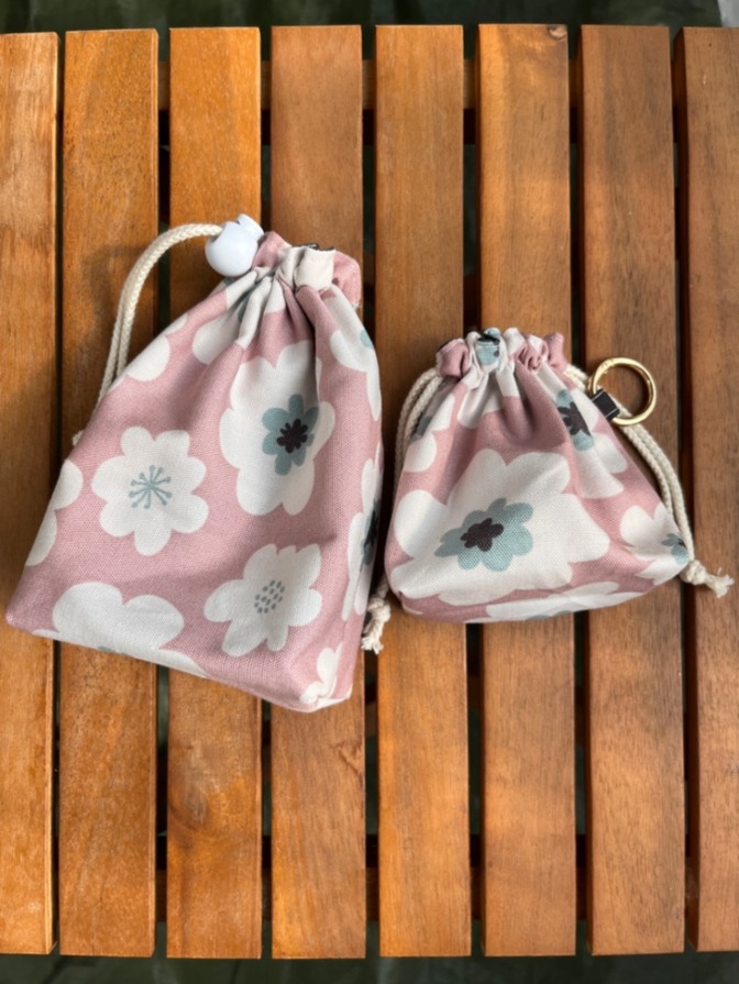 親子でお揃い♪コップ入れとカラビナ付きミニ巾着