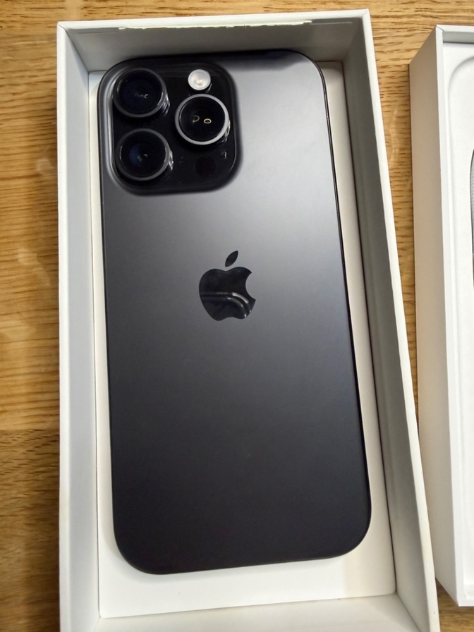 【美品】iPhone16pro 128GB ブラックチタニウム SIMフリー
