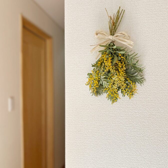 ミモザのナチュラルスワッグSサイズ｜おしゃれなドライフラワーの壁飾りをギフトにも♪