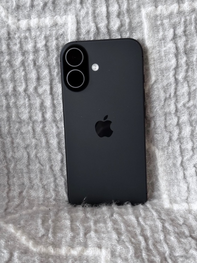 【ほぼ未使用】iPhone17 ブラック　256GB
