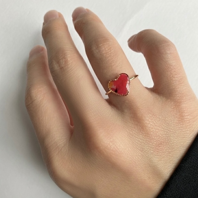 【手元マイナス5歳リング♡】10号　アフリカ布を使用した１センチのハート　キュートピンク🩷