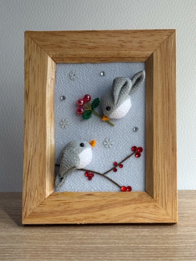 ちりめんと小鳥のミニフォトフレーム｜冬の実と雪模様