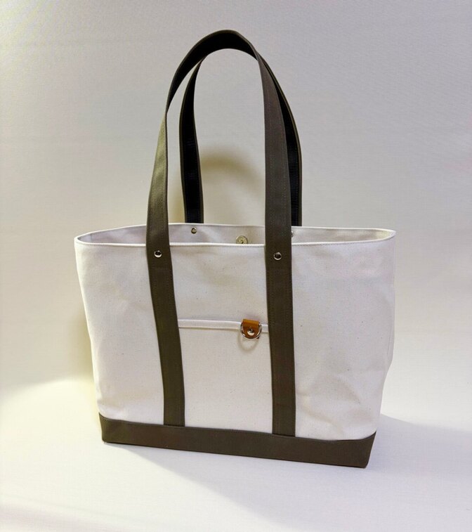 しっかり８号帆布のカジュアルトートバッグ