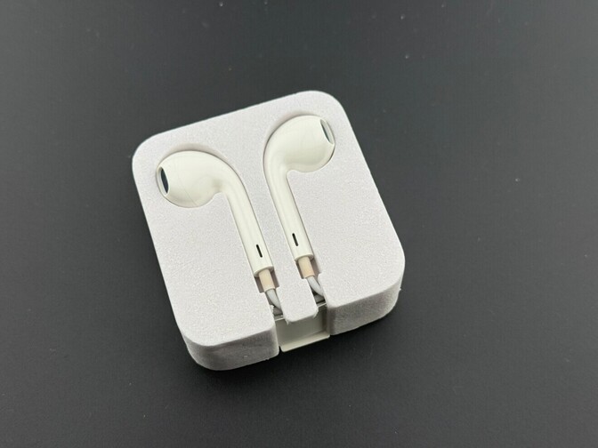 【#ポイント消化に】Apple純正 イヤホン EarPods 3.5 mm オーディオプラグタイプ