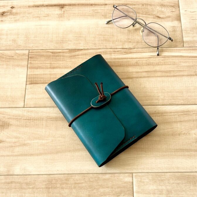 本革 文庫本カバー 姫路レザー ダークグリーン／手縫い ブックカバー