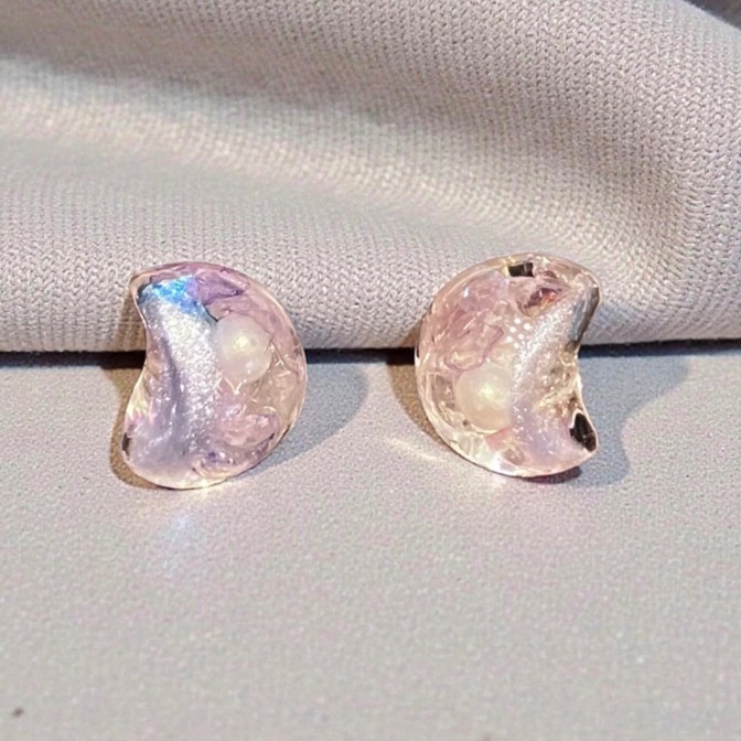 【樹脂イヤリング】月のひかり －薄紫×薄ピンクストーン レジン－